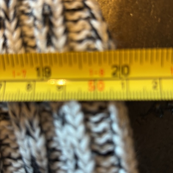 Cozy Black and White Knit Sweater with hood - Picture 9 of 9